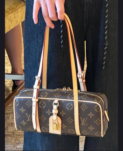 LV
GOOD QUALITY
 WITH BOX 
🎁🎁🎁

90 dhs🪙🌨️

Zain39
♥️♥️♥️