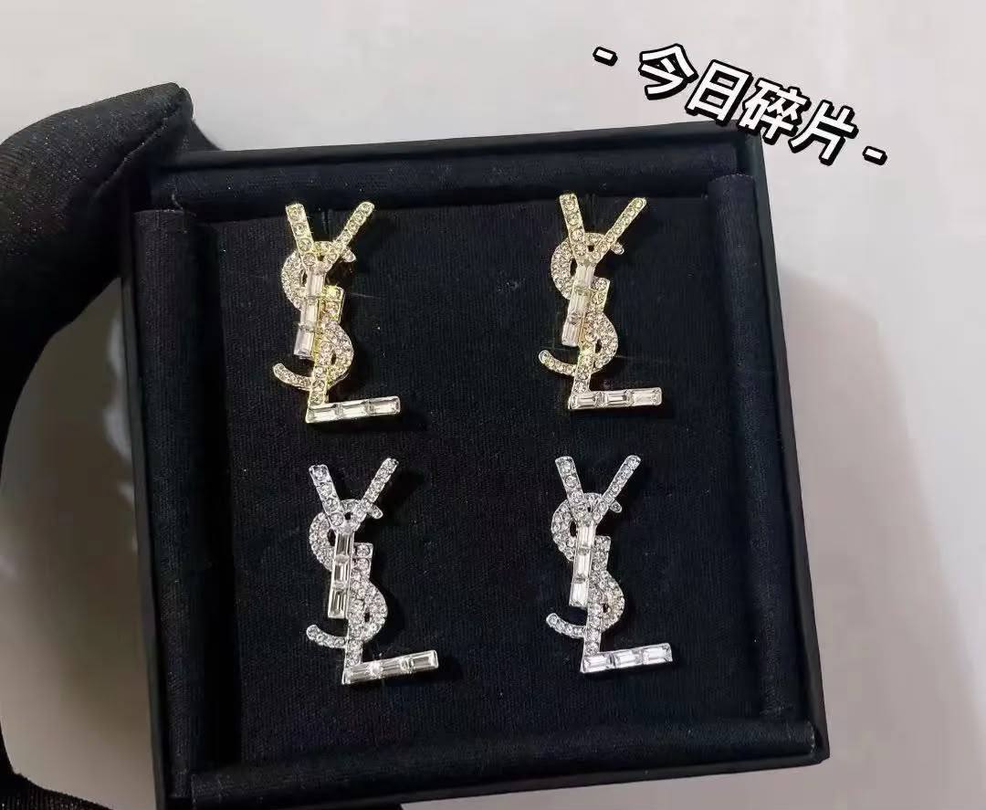 YSL Earrings 🎗️
Master Quality 

*50* AED normal box 📦

Zain48
♥️♥️♥️