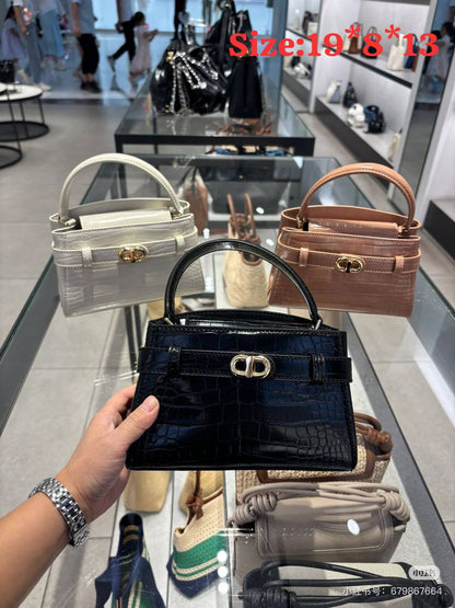 CK

100 dhs🪙🌺

with box
🎁🎁🎁

Super high quality
CHARLES &KEITH

Zain07
♥️♥️♥️