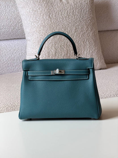 Hermes
kelly 25 cm💥Master quality ✅with box📦
440 dhs✅

Zain52
♥️♥️♥️