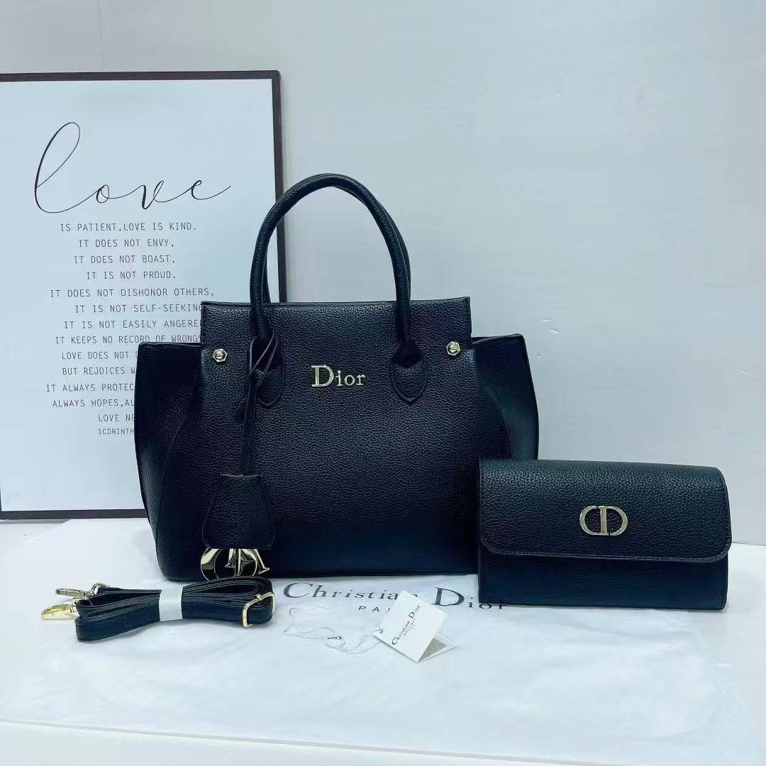 DIOR TOTE BAG 🔥
GOOD QUALITY 🌹
110 dhs🪙

Zain28
♥️♥️♥️