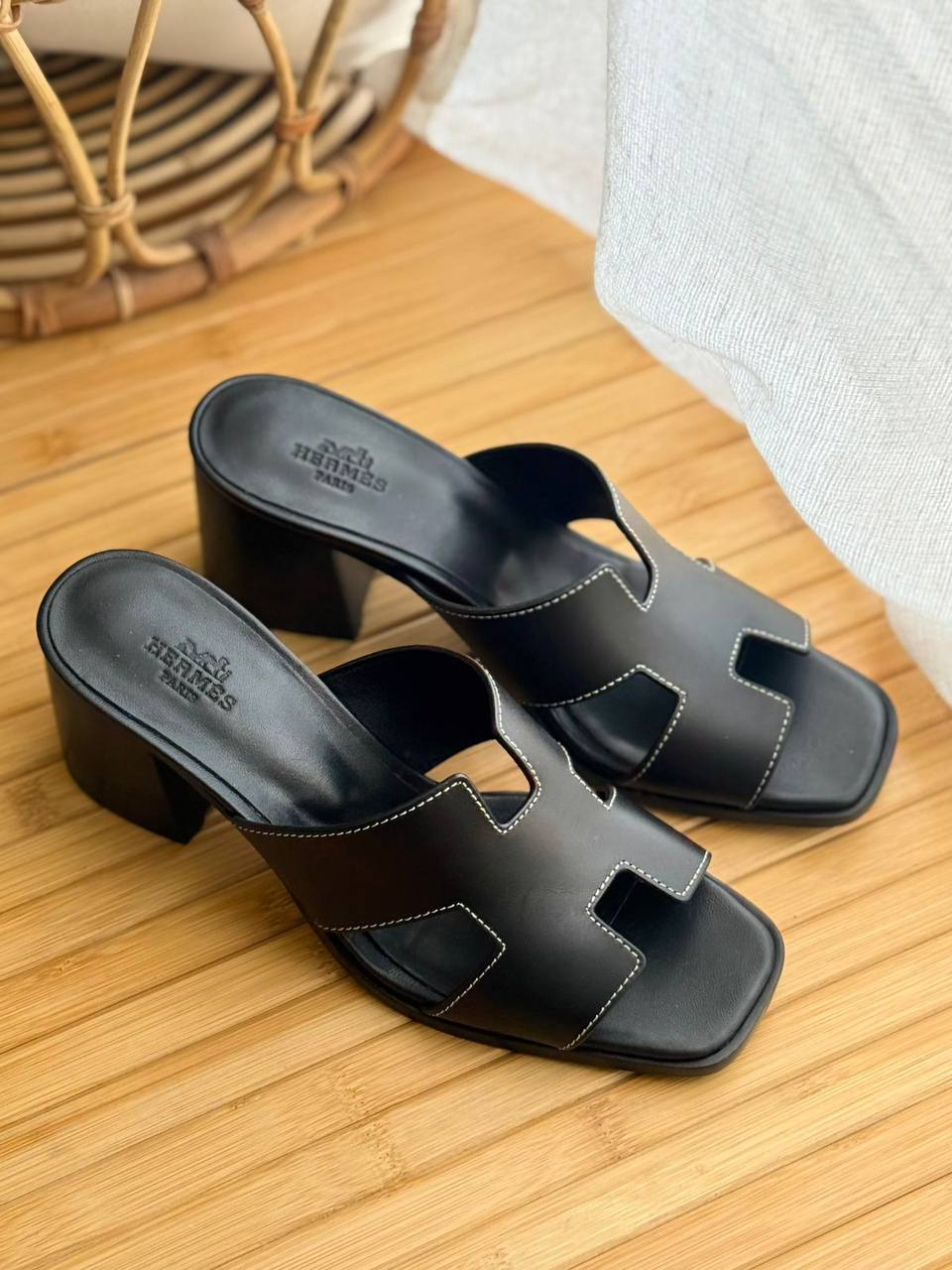 Hermes
AA quality
𝗦𝗶𝘇𝗲 𝟯𝟲 𝘁𝗼 𝟰𝟮 
450 dhs✅

Zain302
♥️♥️♥️