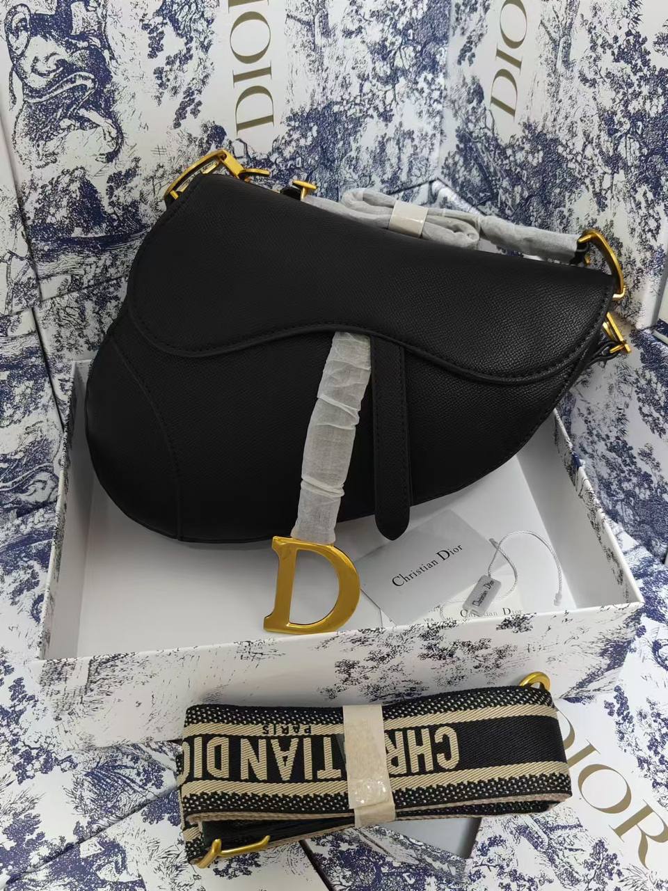 Dior 

with box
🎁🎁🎁

115 dhs🪙🌨️

Zain177
♥️♥️♥️