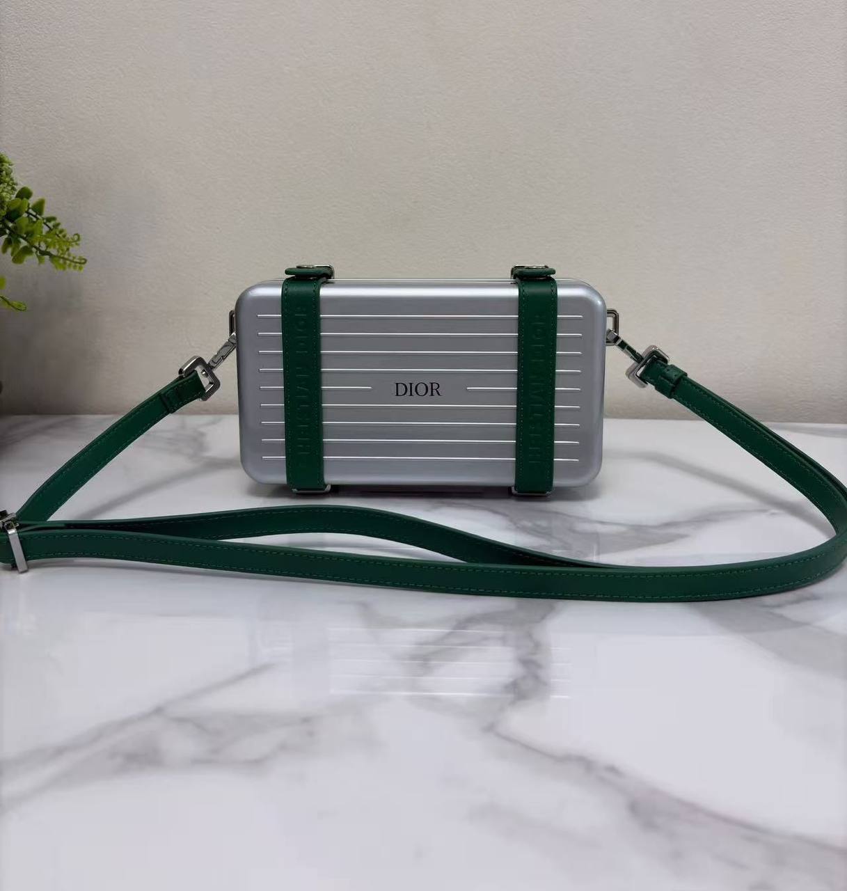 Dior
Master
Ramowa 🤗🤗
20cm🥰 
320 dhs💓

Zain228
♥️♥️♥️