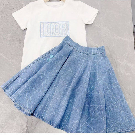 Dior
2-12y 
130 dhs💓

Zain151
♥️♥️♥️