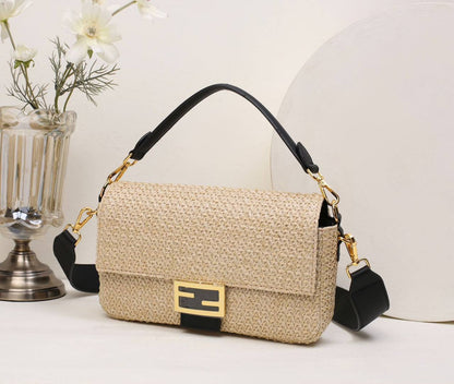FENDI 
GOOD QUALITY 
WITH BOX  
100 dhs💓

Zain295
♥️♥️♥️