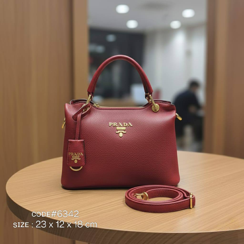 PRADA ᴛᴏᴘ ʜᴀɴᴅʙᴀɢ
ᴍᴀᴛᴛᴇ ʟᴇᴀᴛʜᴇʀ ᴍᴀᴛᴇʀɪᴀʟ
ᴛʜʀᴇᴇ ᴄᴏᴍᴘᴀʀᴛᴍᴇɴᴛ
ᴡɪᴛʜ ʟᴏɴɢ ʙᴇʟᴛ sᴛʀᴀᴘ
ɢᴏʟᴅ ʜᴀʀᴅᴡᴀʀᴇ
sɪᴢᴇ : 23 cm

75 dhs🪙🌨️

Zain31
♥️♥️♥️