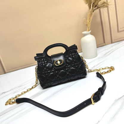 Dior 🙋🏻‍♀️💕 Master
20cm🫶🏼 
300 dhs❣️

Zain228
♥️♥️♥️