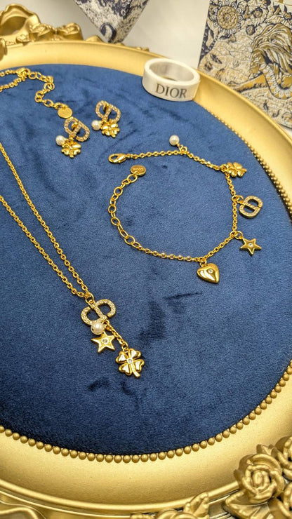 Dior
*Master Quality* 
*Necklace, Earrings & Bracelet*
170 dhs🌺 with Normal Box 🎁
190 dhs🌺 with Good Box 🎁

Zain210
♥️♥️♥️