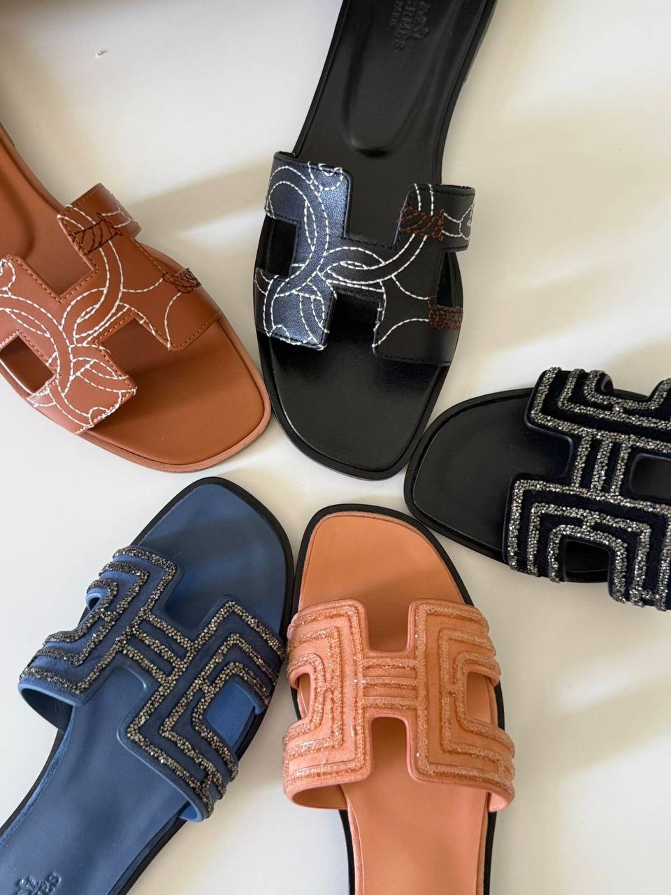 Hermes 🧡
AA Quality
✨ 𝐀𝐯𝐚𝐢𝐥𝐚𝐛𝐥𝐞 𝐍𝐨𝐰
✨ 𝐒𝐢𝐳𝐞𝐬: 𝟑𝟔 — 𝟒𝟏
450 dhs✅

Zain298
♥️♥️♥️
