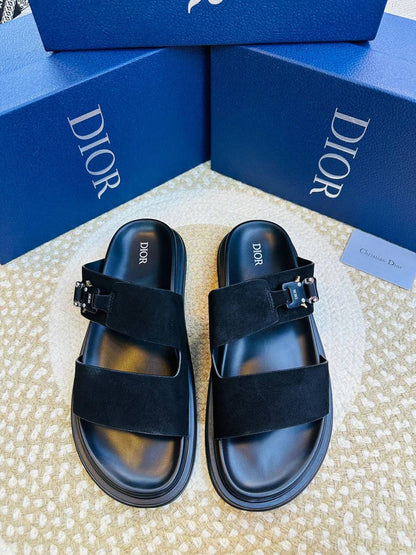 Dior
High Quality
Size 40-46 
220 dhs✅

Zain132
♥️♥️♥️