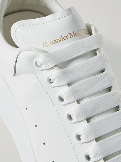 ALEXANDER MCQUEEN ‘ALL WHITE’🤍
Size 36-45 AVAILABLE 
250 dhs🪙💕

Zain242
♥️♥️♥️