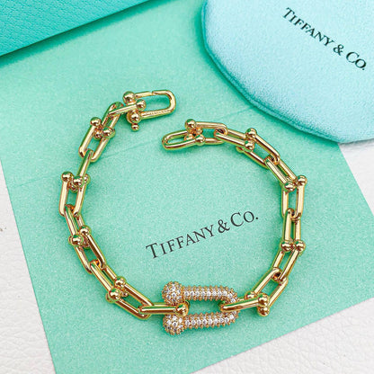 TIFFANY BRACELET 
💫✨MASTER
60 DHS🗽
WITH BOX AND PAPER BAG 🛍️🎁

Zain89
♥️♥️♥️
