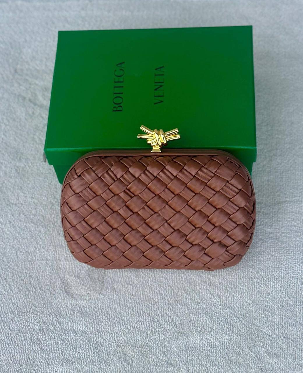 BOTTEGA 

105 dhs💓

with box
🎁🎁🎁

Zain90
♥️♥️♥️