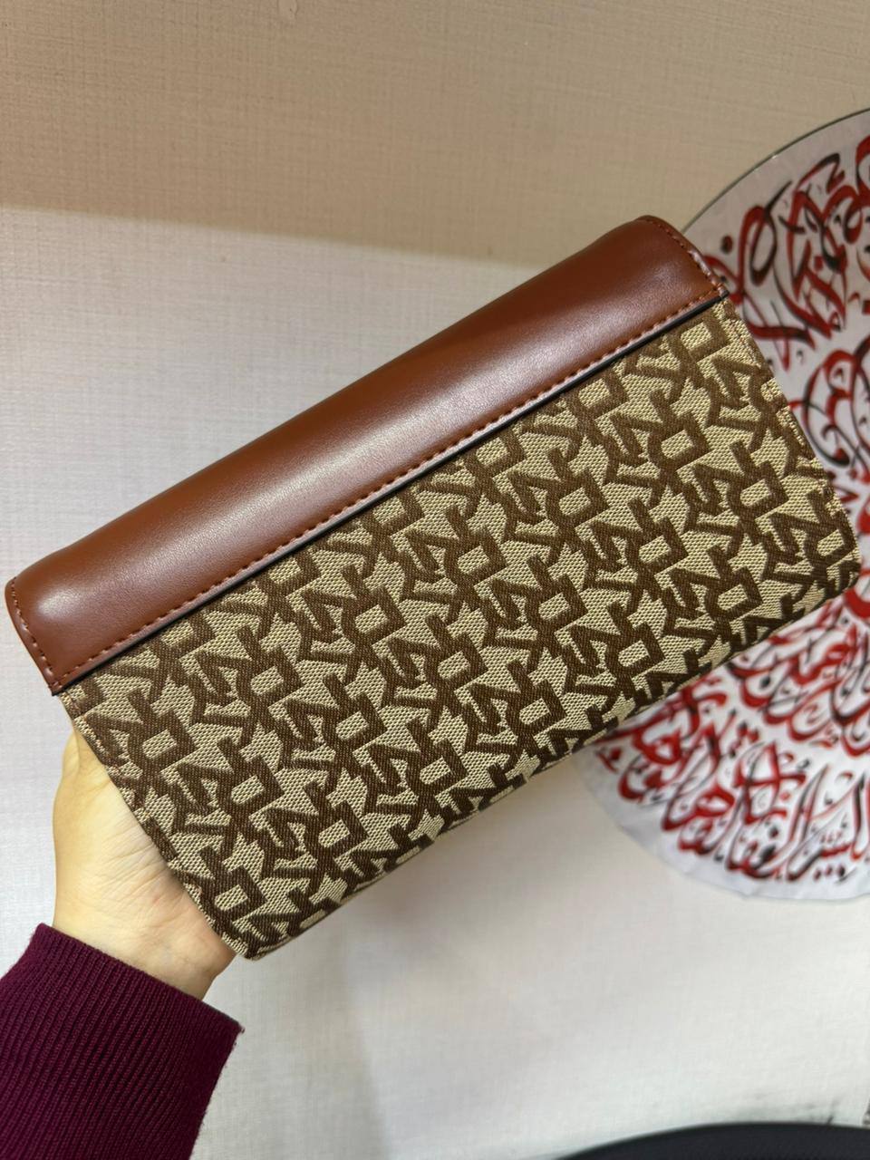 💖 DKNY
Good quality +🎁
Size : 23 * 13 cm
70 dhs✅

with  box
🎁🎁🎁

Zain115
♥️♥️♥️