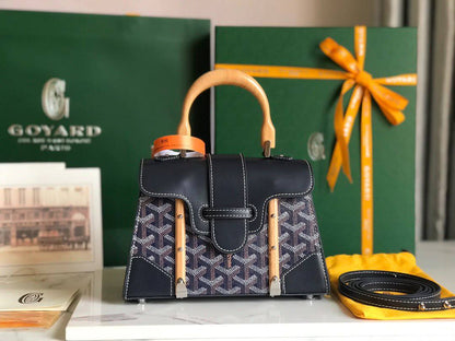 Goyard
Material: Goyardine canvas and leather

 Design: Structured handbag with a top handle

 Closure: Leather strap and clasp Style: Luxury, classic handbag

For Price 👇 WhatsApp✅
0568585901 
0507557372
0552275751 Owner Zain 👌

Zain325
♥️♥️♥️