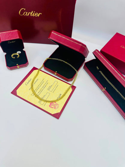 CARTIER SET
Necklace 💥
Earring 🔥
Bracelet 🐦‍🔥
With stone 🦋
With normal boxes 🗃️ 
315 dhs✅

With master box 📦 
360 dhs✅

Zain216
♥️♥️♥️