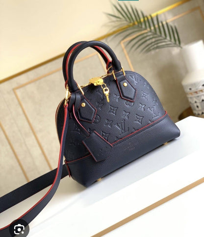 LV

withbox 
🎁🎁🎁

95 dhs❤️

Zain143
♥️♥️♥️