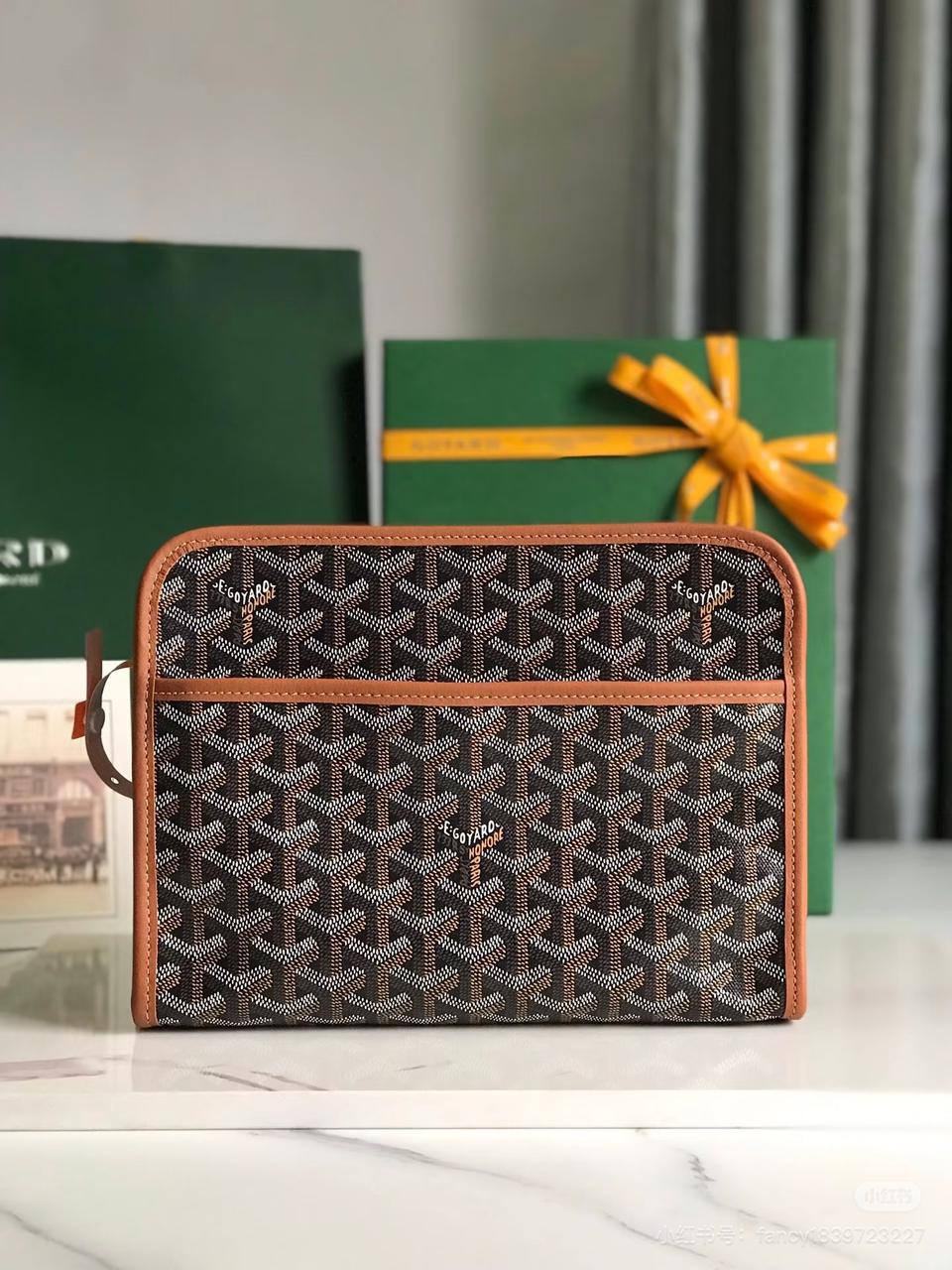 GOYARD
90 dhs🪙🌨️
size    25.5×19×7cm  
withbox
🎁🎁🎁

Zain04
♥️♥️♥️