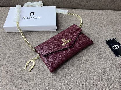 Aigner

55 dhs 🇦🇪🇦🇪🇦🇪

size 20cm

with box
Zain26
♥️♥️♥️