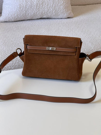 Hermes 25cm💕master quality😍

with box❤️
🎁🎁🎁

480 dhs🪙🌨️

Zain52
♥️♥️♥️