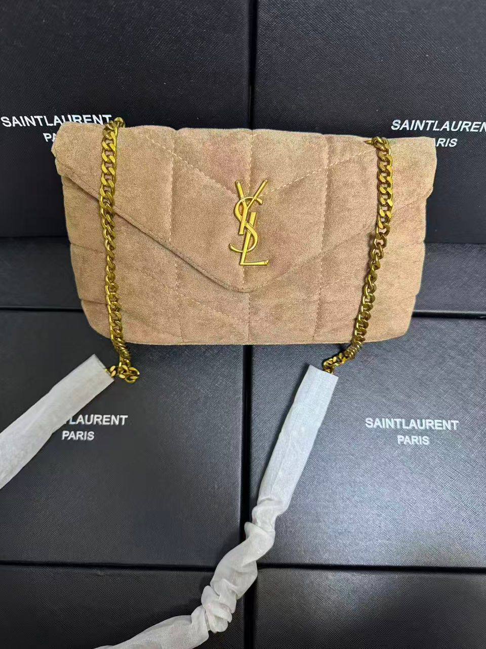 YSL
90 dhs🪙🖤
size：23×13×7cm
Good quality 
with box
🎁🎁🎁

Zain35
♥️♥️♥️