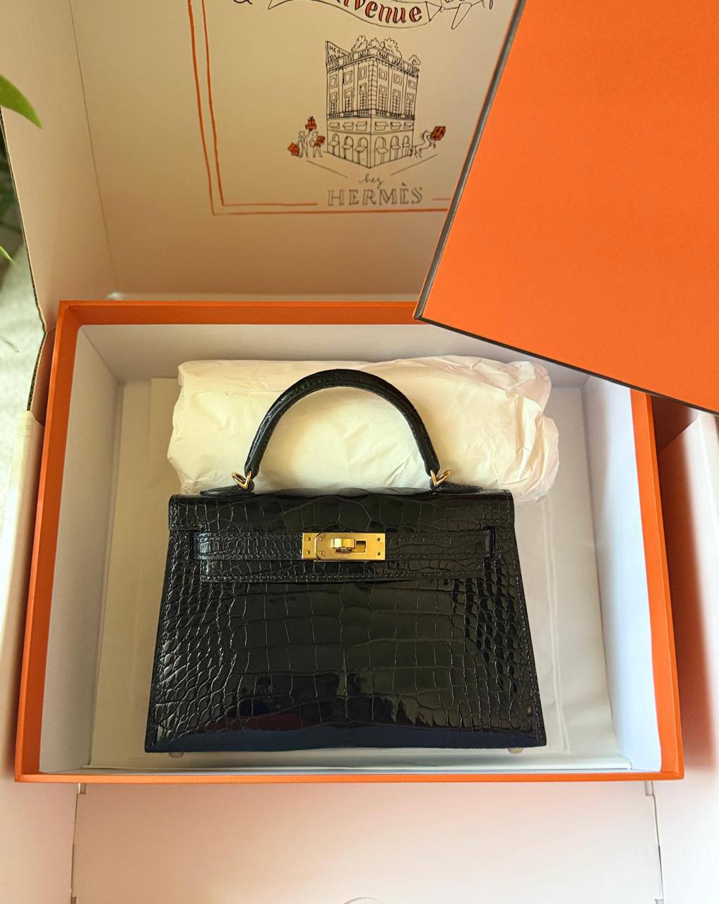 HERMES
(FULL HAND MADE )
Real crocodile 🐊 
Size *19 cm*
With original packing 🎁🎁
For Price 👇 WhatsApp✅
0568585901 
0507557372
0552275751 Owner Zain 👌

Zain246
♥️♥️♥️