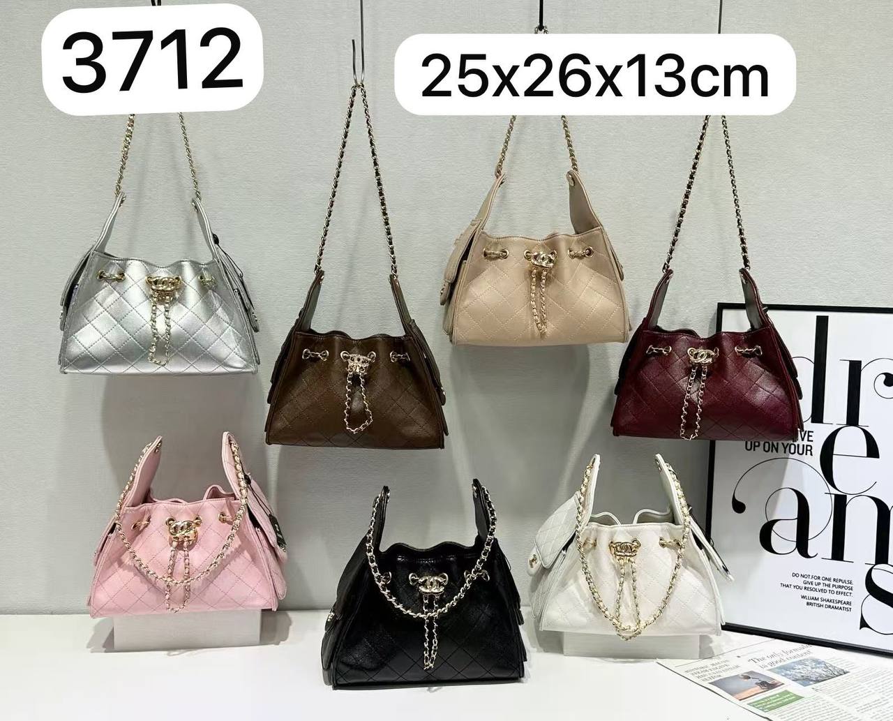 Chanel

High quality

With box
 110 dhs🇦🇪🇦🇪🇦🇪

Zain50
♥️♥️♥️