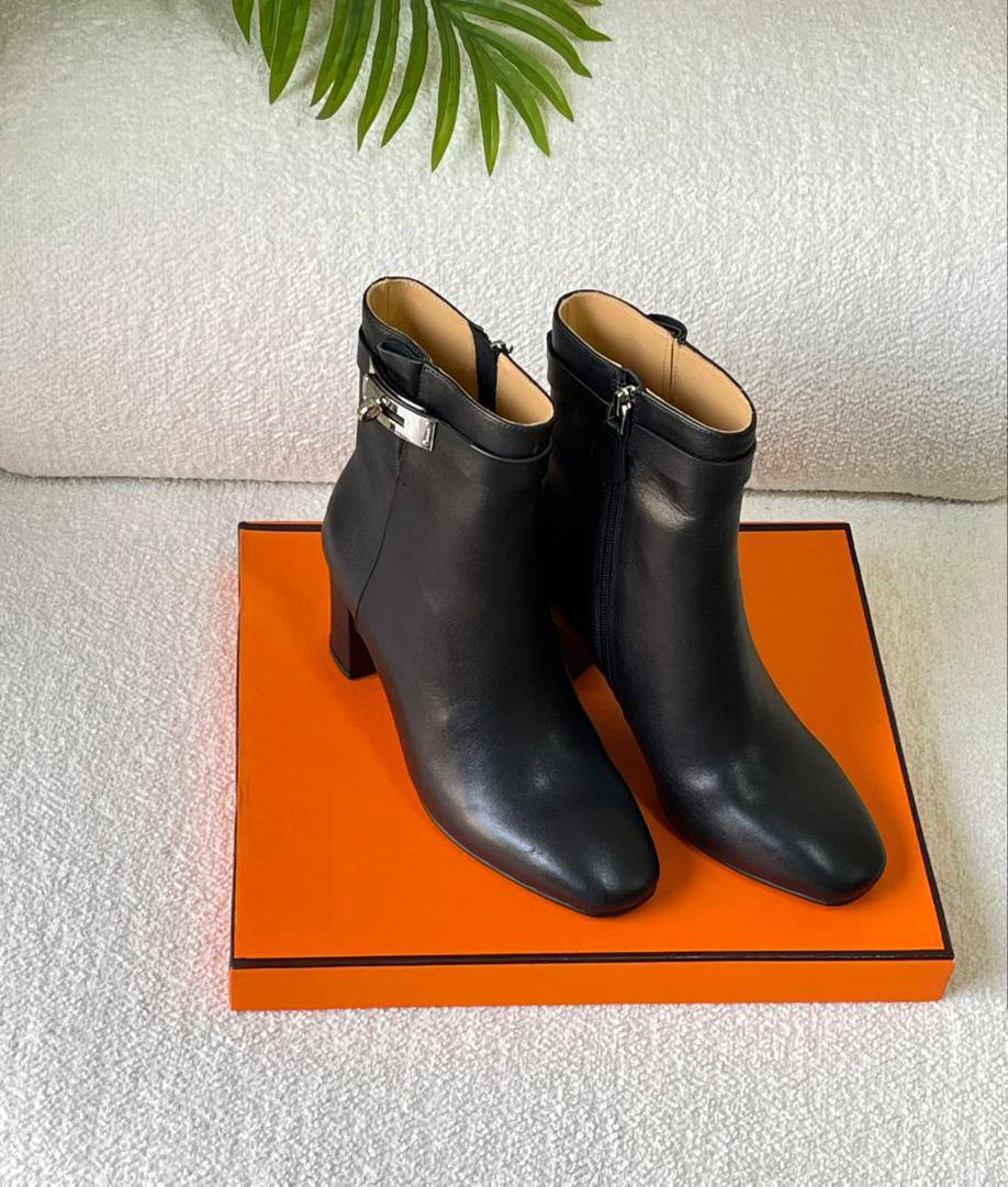 Boots 
For Price 👇 WTSP Text Zain 0568585901

Zain171
♥️♥️♥️