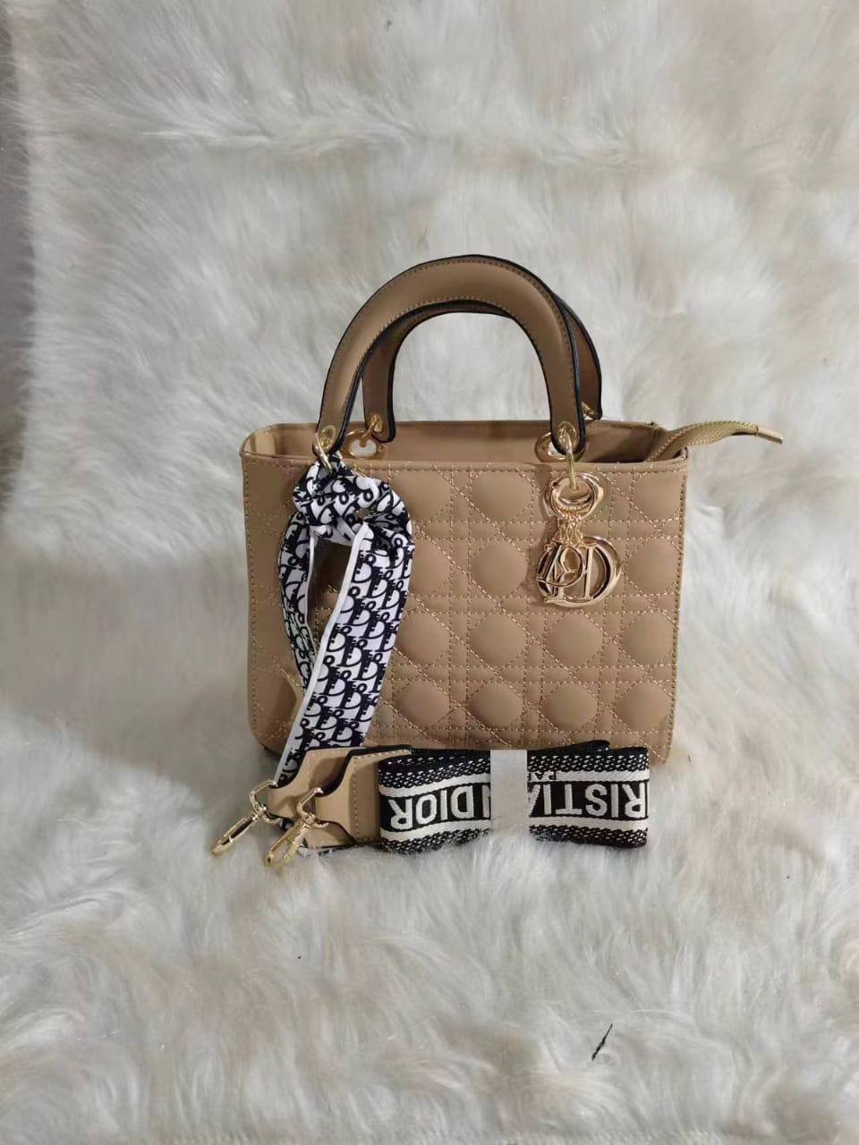 Dior
75 dhs✅

Zain50
♥️♥️♥️