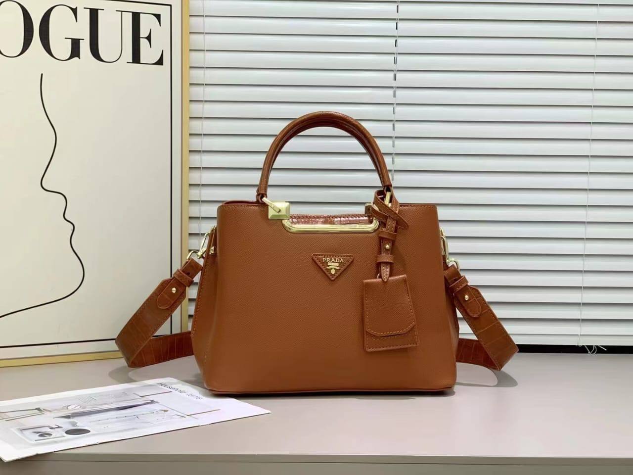 Prada 
120 dhs✅
size29.13.22👈

Zain161
♥️♥️♥️
