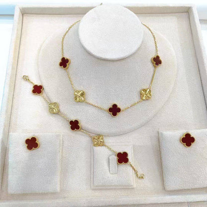 VCA SET❤️‍🔥*
Stainless steel 💯
Non tarnish ✅
Necklace 🐦‍🔥
Earring🌸
Bracelet ✨
With normal boxes 📦 
60 dhs❣️
With master box 🗃️ 
80 dhs❣️

Zain216
♥️♥️♥️