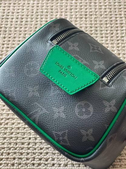 LV
*Wash Bag*
*Super Master Quality*
750 dhs✅

Zain179
♥️♥️♥️
