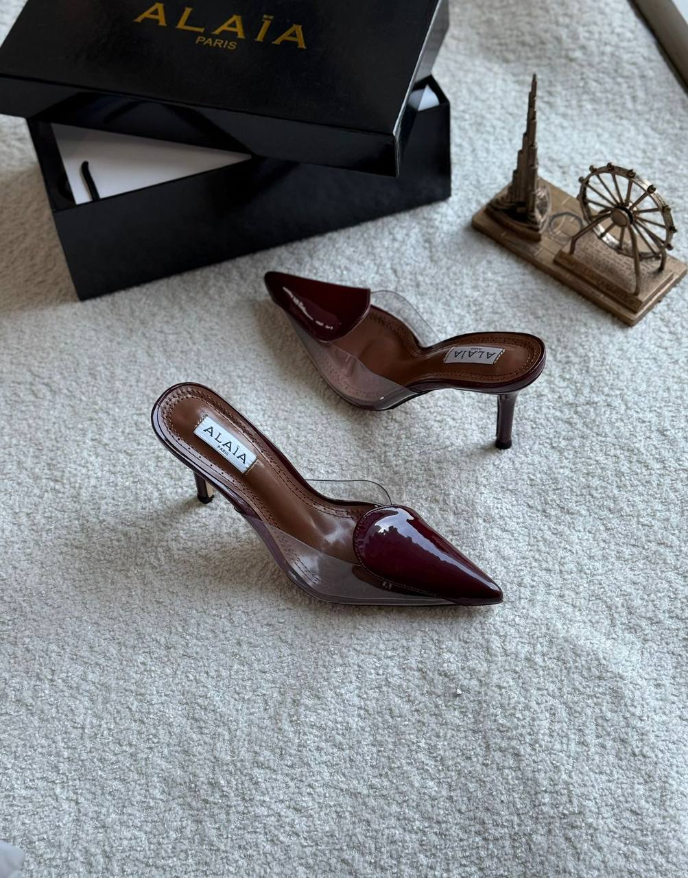 New. Alaia  heel 

  Size  .  36.  to 41

100 dhs✅

Zain80
♥️♥️♥️