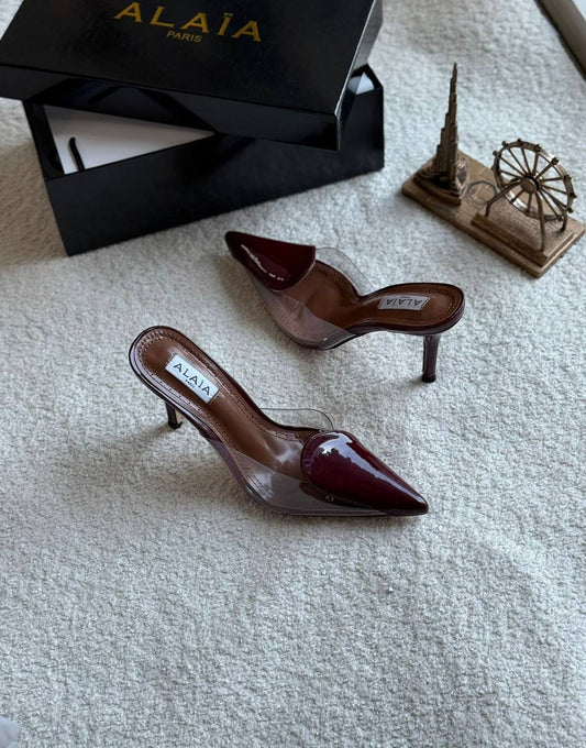 New. Alaia  heel 

  Size  .  36.  to 41

100 dhs✅

Zain80
♥️♥️♥️