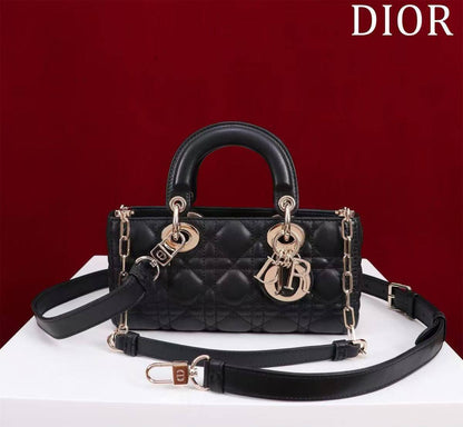 Dior D-joy✅
*Size 22 cm*
For Price 👇 WhatsApp✅
0568585901 
0507557372
0552275751 Owner Zain 👌

Zain274
♥️♥️♥️