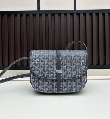 GOYARD 

SLING BAG NEW CAME 
UNISEX HIGH QUALITY 

WITH BOX 
🎁🎁🎁

110 dhs💓

Zain39
♥️♥️♥️
