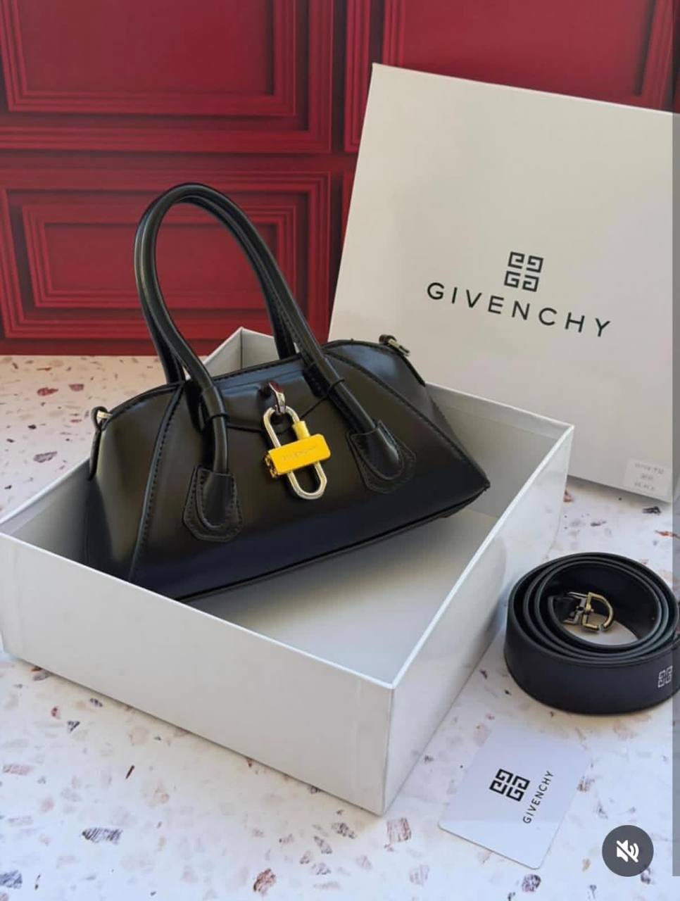 Givenchy
good quality 
100 dhs🇦🇪

Zain200
♥️♥️♥️