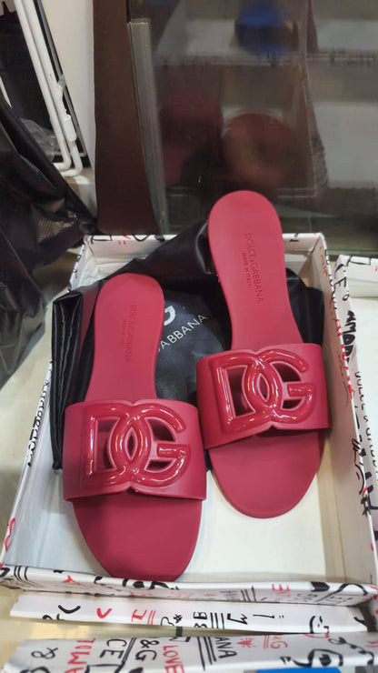 D&G

Size 36 to 41 

70 dhs🪙💕

Zain146
♥️♥️♥️