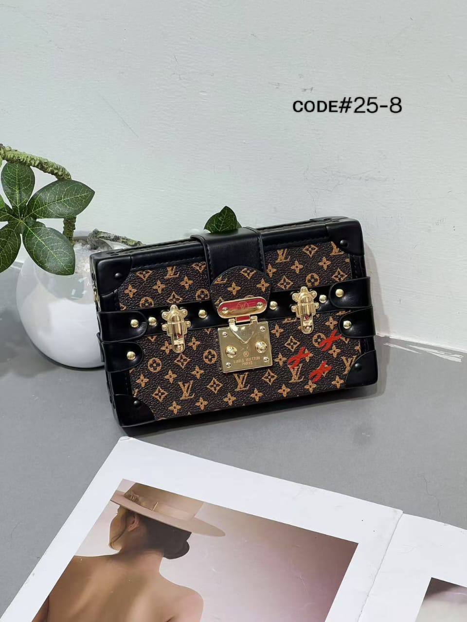 LV
ᴘᴇᴛɪᴛᴇ ᴍᴀʟʟᴇ ᴛʀᴜɴᴋ ʙᴀɢ
ᴍᴏɴᴏɢʀᴀᴍ ᴅᴇsɪɢɴ
ᴡɪᴛʜ ʟᴏɴɢ ʙᴇʟᴛ sᴛʀᴀᴘ
sɪᴢᴇ : 19.5 cm
ᴡɪᴛʜ BOX
🎁🎁🎁
75 dhs🪙🖤

Zain31
♥️♥️♥️
