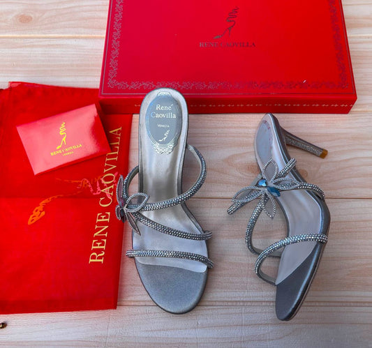 RENE CAOVILLA
Master quality 
Size: 36 to 41
450 dhs✅

Zain318
♥️♥️♥️