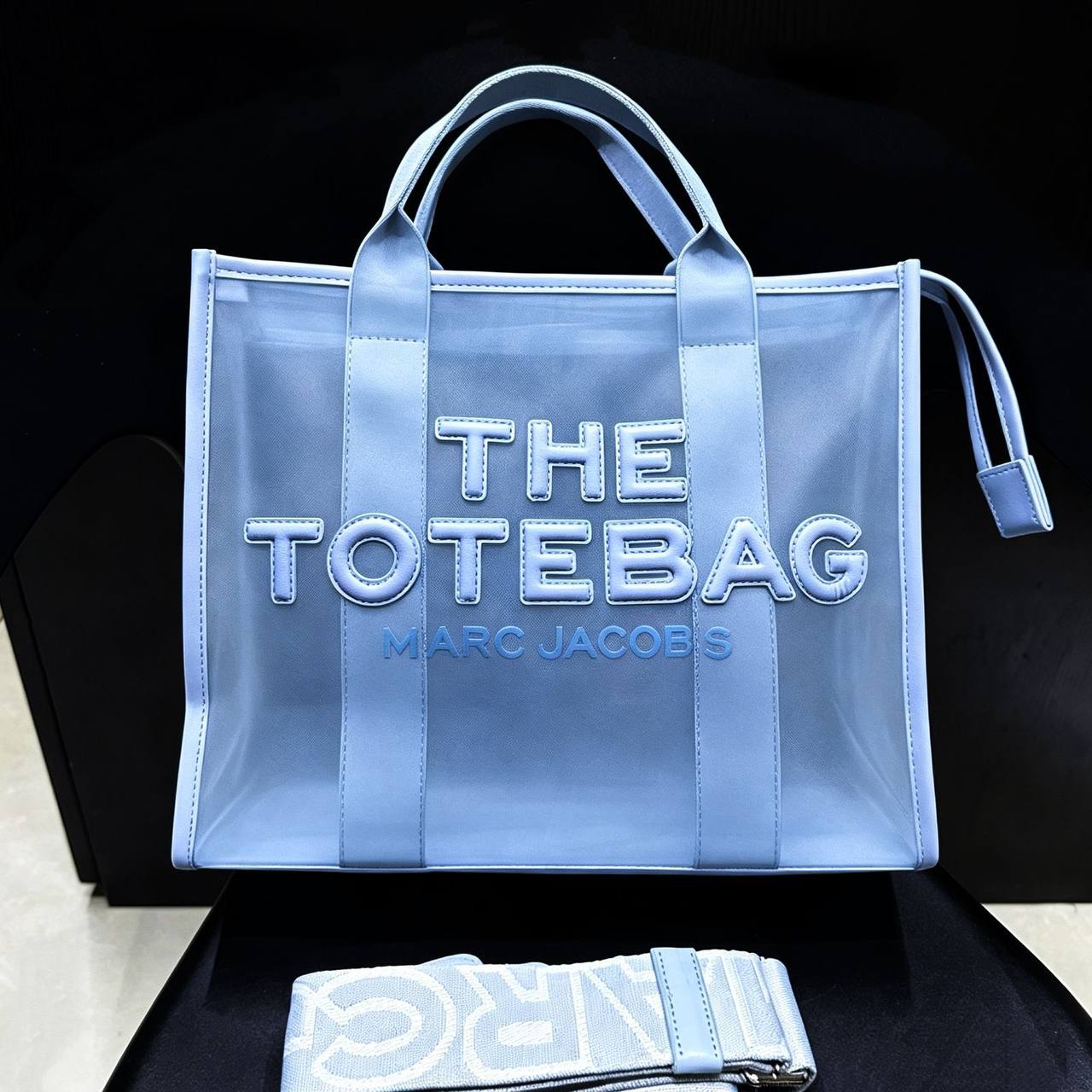 MARC JACOBS 
THE TOTE BAG  
BEACH BAG 
HIGH QUALITY 
110 dhs✅

Zain39
♥️♥️♥️