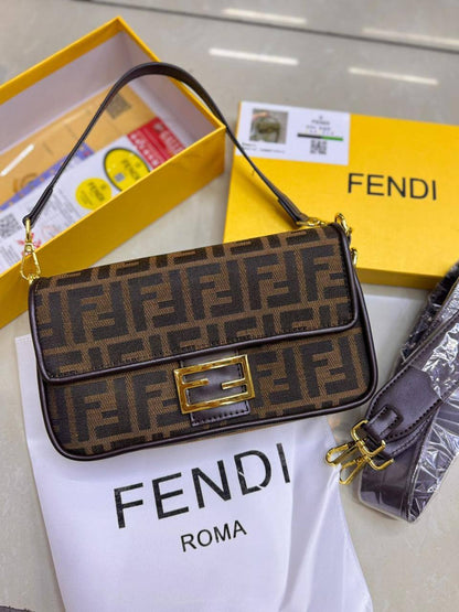 💎Fendi Baguette
1️⃣ First quality +box🎁 
Size : 26 *15 cm
95 dhs🌺
with box 🎁

Zain115
♥️♥️♥️