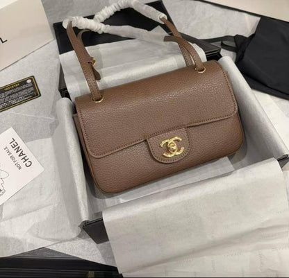 CHANEL

Maxi flap bag

Master quality 
20 cm 
with box

270 dhs🇦🇪🇦🇪
Zain95 
♥️♥️♥️