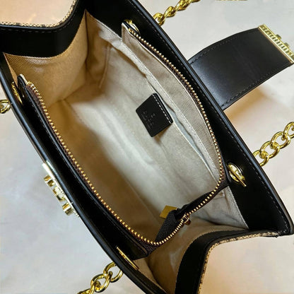 GUCCI NEW CAME GOOD QUALITY SMALL SIZE 
105 dhs🇦🇪🇦🇪

Zain295
♥️♥️♥️