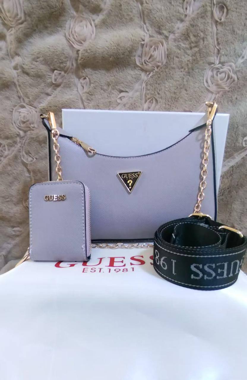 💞 Guess / prada 2 in 1
1⃣️ First quality + 🎁
Size: 23 * 16  cm 
85 dhs✅
with box 🎁

Zain115
♥️♥️♥️