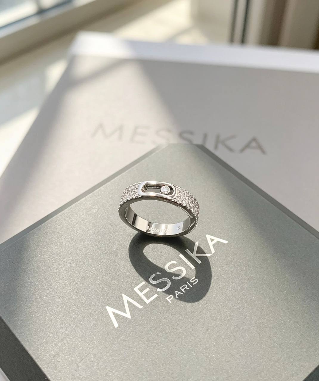 MESSIKA NEW 
RING MASTER
50 DHS✅
 WITH BOX AND PAPER BAG🎁🛍️

Zain89
♥️♥️♥️