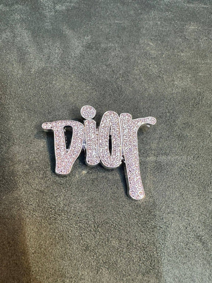 New arrival branded brooches 
30 dhs✅✅
35 dhs✅✅ with box 

Zain243
♥️♥️♥️