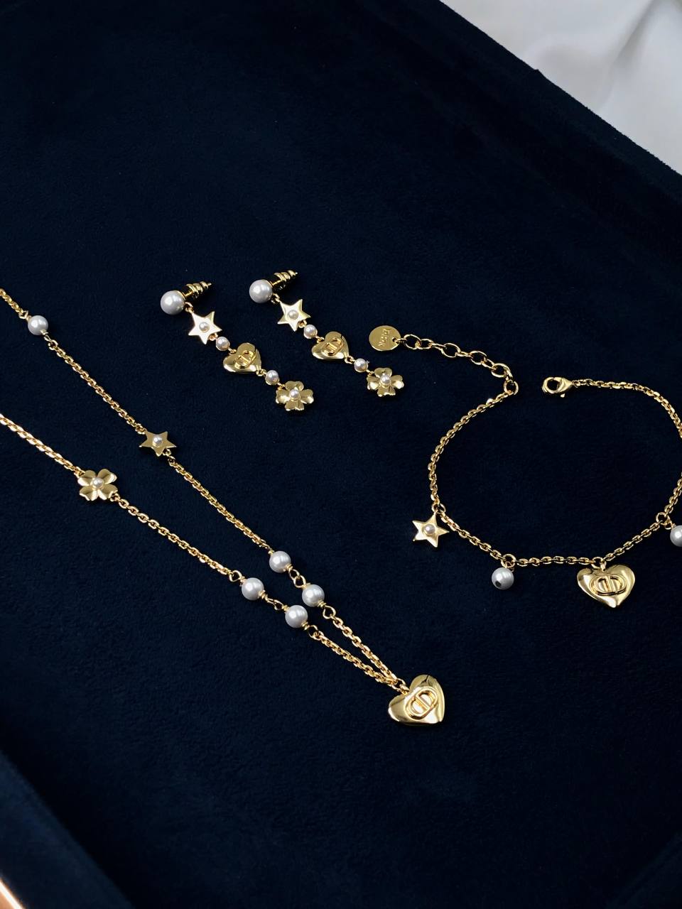 DIOR 🤍
* *New Collection*  
* D I O R with Logo®️Pearl & Swaroviski Stone full Set 
* ⁠Necklace 
* ⁠Earings
* ⁠Bracelet 
↗️ *Super Master Quality ®️*
For Price 👇 WTSP Text Zain 0568585901

Zain106
♥️♥️♥️