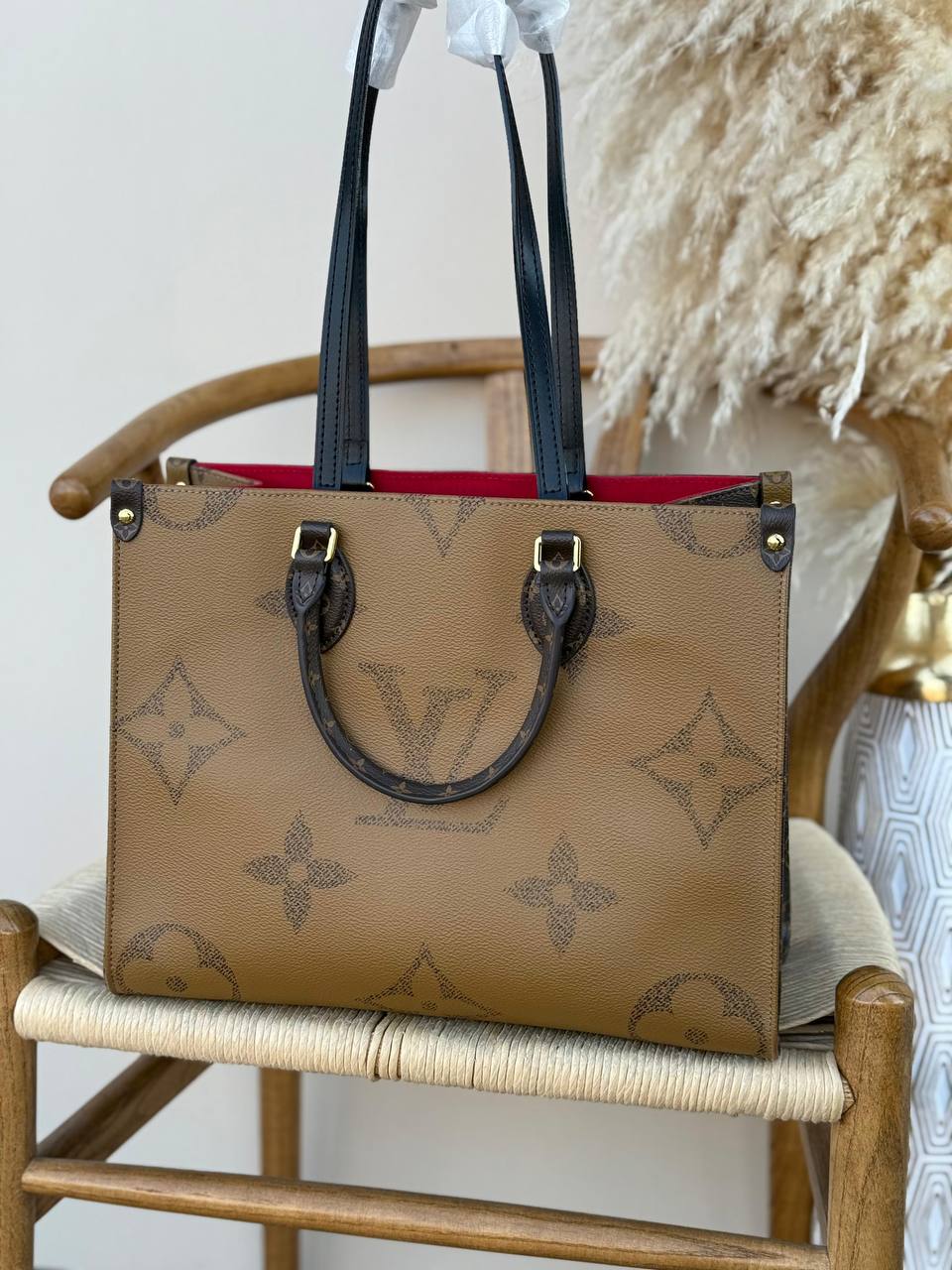 LV
36cm
430 dhs✅
Top quality 
With box🎁

Zain167